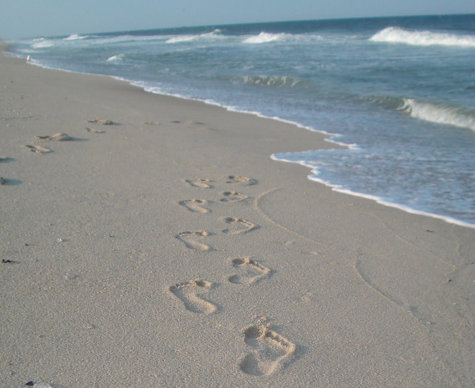 barefoot_on_sand